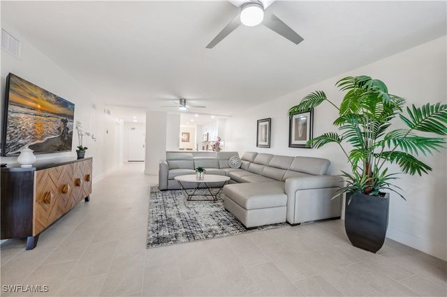 11118 Gulfshore 203, Naples, FL 34108