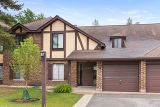 1608 Thames Court A, Wheaton, IL 60189