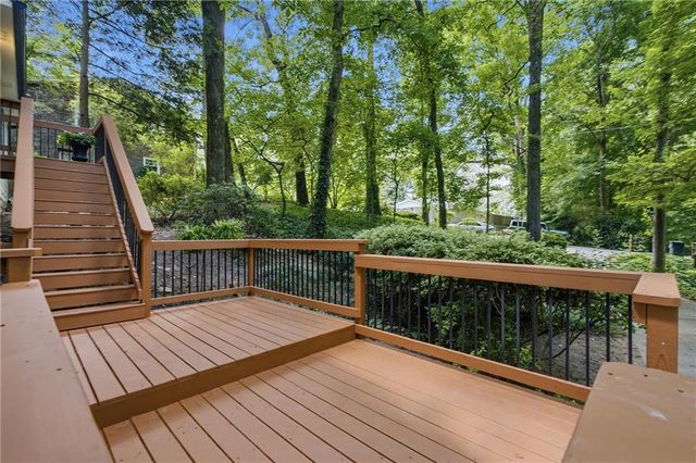 2490 Stoney Brook Lane NE, Marietta, GA 30062