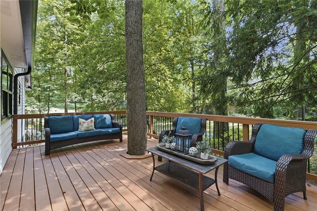 2490 Stoney Brook Lane NE, Marietta, GA 30062
