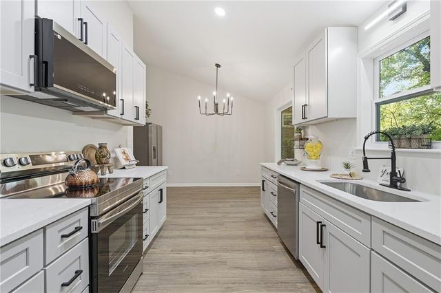 2490 Stoney Brook Lane NE, Marietta, GA 30062