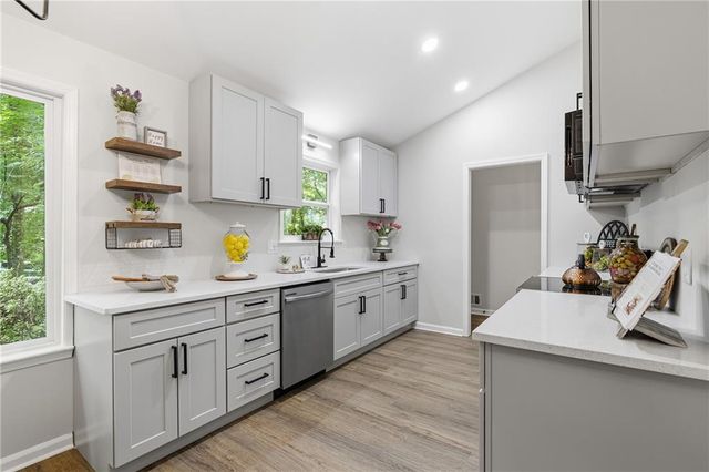 2490 Stoney Brook Lane NE, Marietta, GA 30062