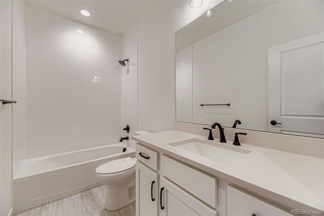 8905 S Riviera Way, Aurora, CO 80016