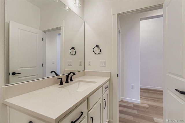 8905 S Riviera Way, Aurora, CO 80016