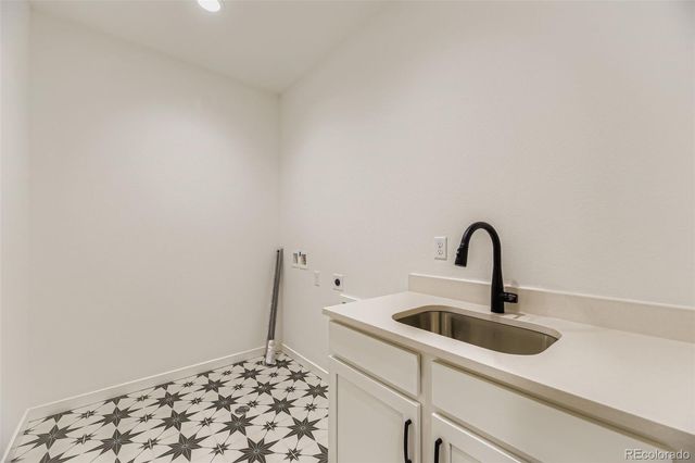 8905 S Riviera Way, Aurora, CO 80016