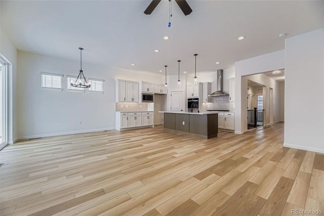 8905 S Riviera Way, Aurora, CO 80016