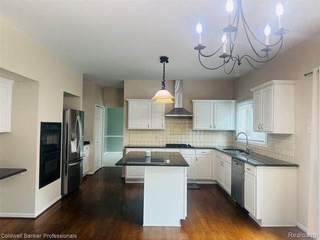 171 Millstone Drive, Troy, MI 48084