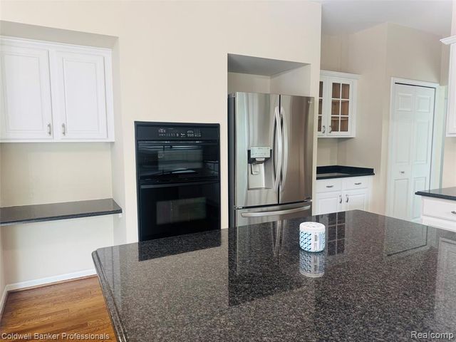 171 Millstone Drive, Troy, MI 48084