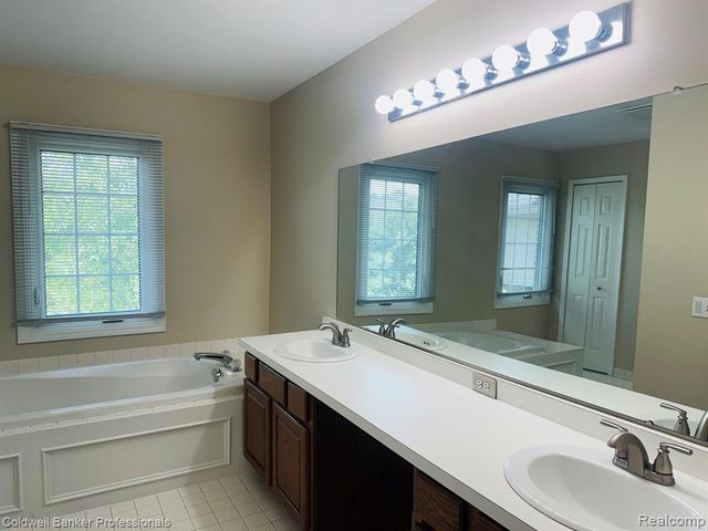 171 Millstone Drive, Troy, MI 48084