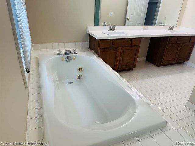 171 Millstone Drive, Troy, MI 48084