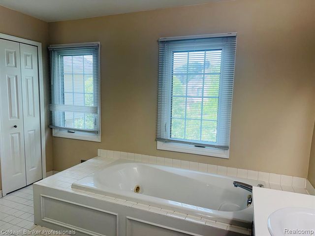 171 Millstone Drive, Troy, MI 48084