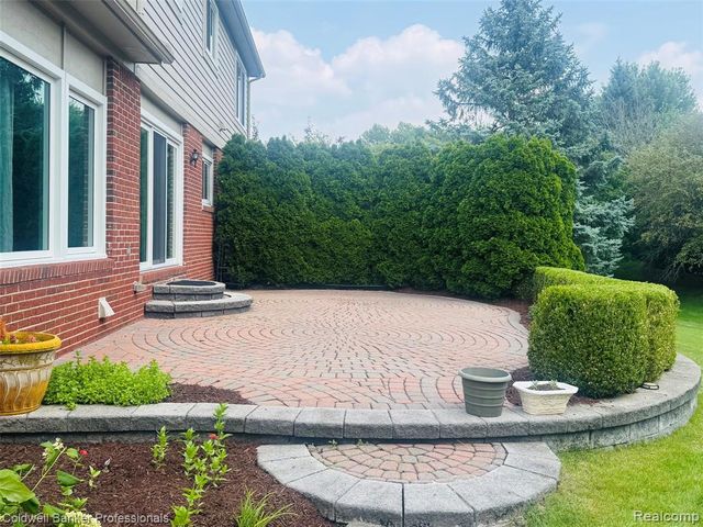 171 Millstone Drive, Troy, MI 48084