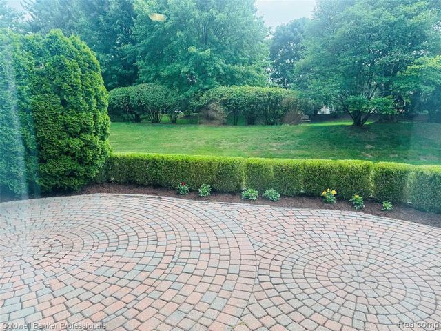 171 Millstone Drive, Troy, MI 48084