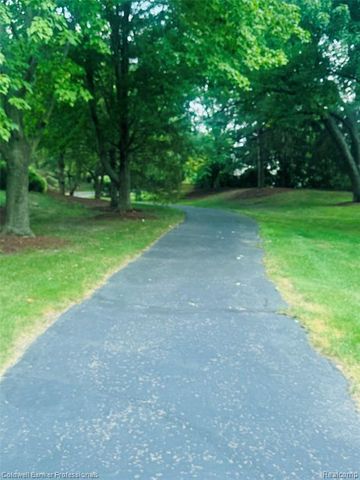 171 Millstone Drive, Troy, MI 48084