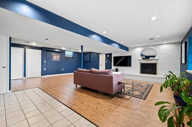 131 Wilmar Drive, Fox Chapel, PA 15238