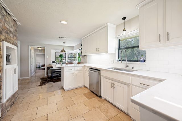 3403 Sunset Oaks Street, Dalworthington Gardens, TX 76016
