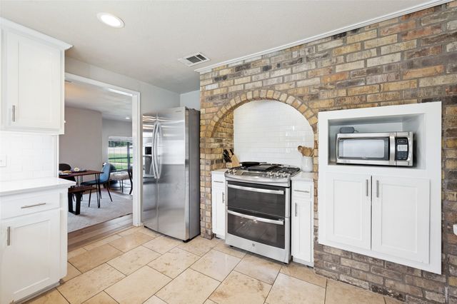 3403 Sunset Oaks Street, Dalworthington Gardens, TX 76016