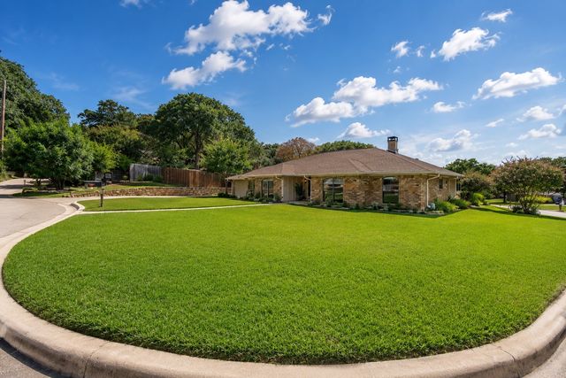 3403 Sunset Oaks Street, Dalworthington Gardens, TX 76016