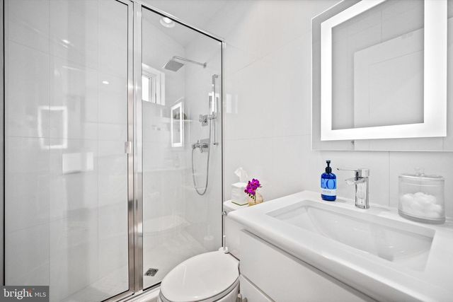 1717 V ST NW, Washington, DC 20009