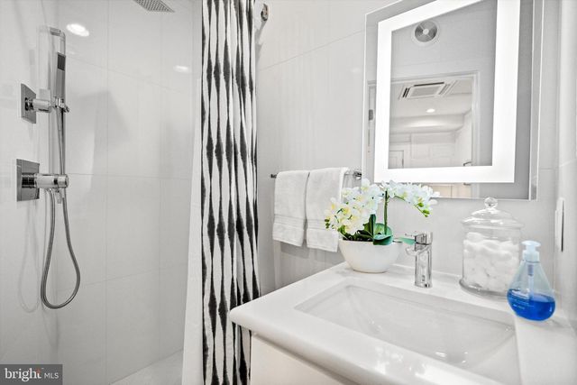 1717 V ST NW, Washington, DC 20009