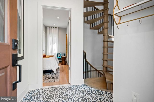 1717 V ST NW, Washington, DC 20009
