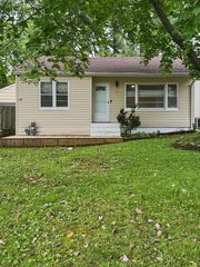 17 Indian Trail, Lake In The Hills, IL 60156