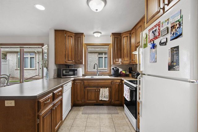 4027 PONCE DE LEON BOULEVARD, Hobart, WI 54155