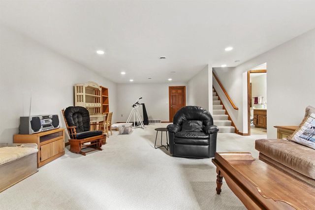 4027 PONCE DE LEON BOULEVARD, Hobart, WI 54155