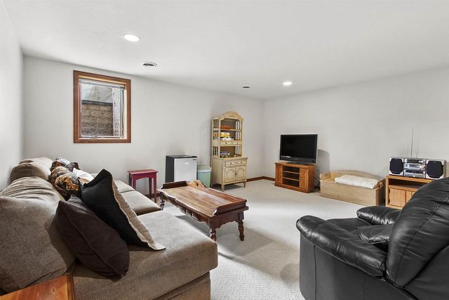 4027 PONCE DE LEON BOULEVARD, Hobart, WI 54155