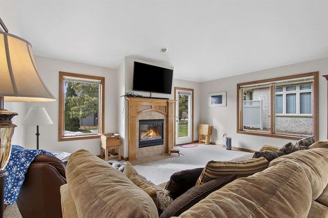 4027 PONCE DE LEON BOULEVARD, Hobart, WI 54155