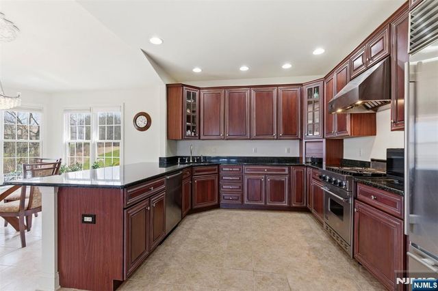 19 Rockhall Court, Hamburg, NJ 07419