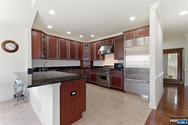 19 Rockhall Court, Hamburg, NJ 07419