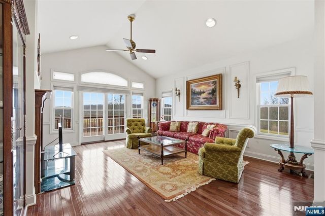 19 Rockhall Court, Hamburg, NJ 07419