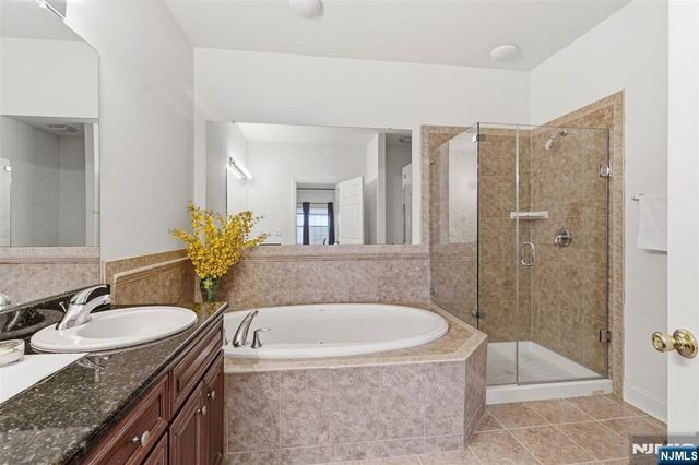 19 Rockhall Court, Hamburg, NJ 07419