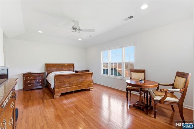 19 Rockhall Court, Hamburg, NJ 07419