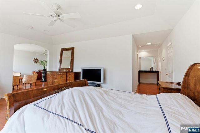 19 Rockhall Court, Hamburg, NJ 07419