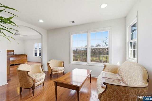 19 Rockhall Court, Hamburg, NJ 07419