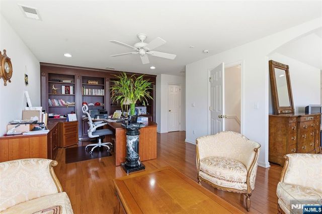 19 Rockhall Court, Hamburg, NJ 07419