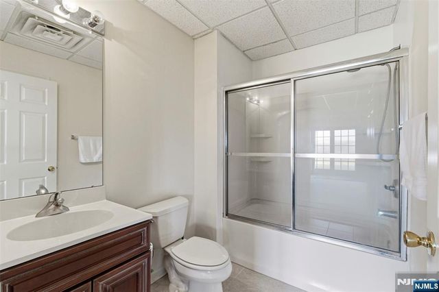 19 Rockhall Court, Hamburg, NJ 07419