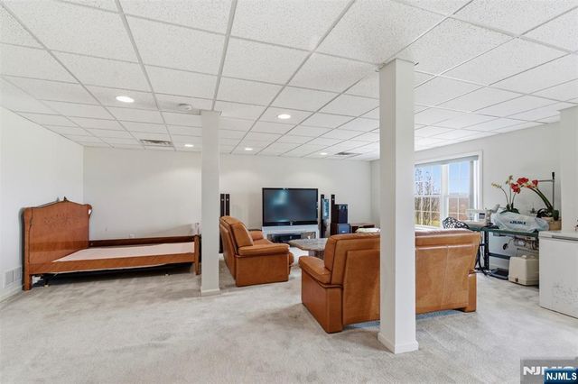 19 Rockhall Court, Hamburg, NJ 07419