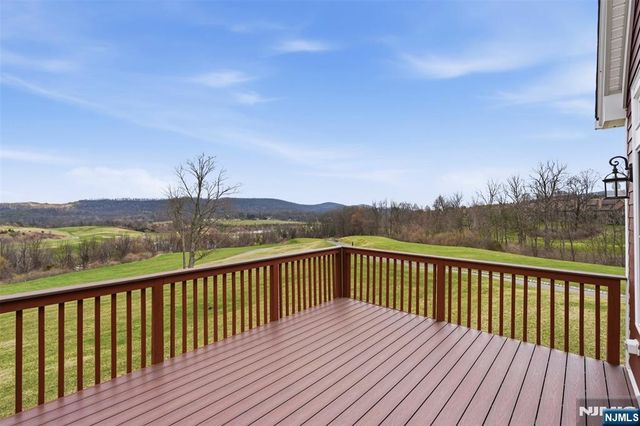 19 Rockhall Court, Hamburg, NJ 07419