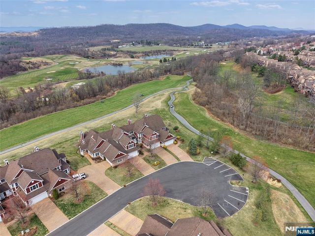 19 Rockhall Court, Hamburg, NJ 07419