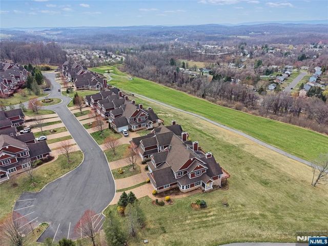 19 Rockhall Court, Hamburg, NJ 07419
