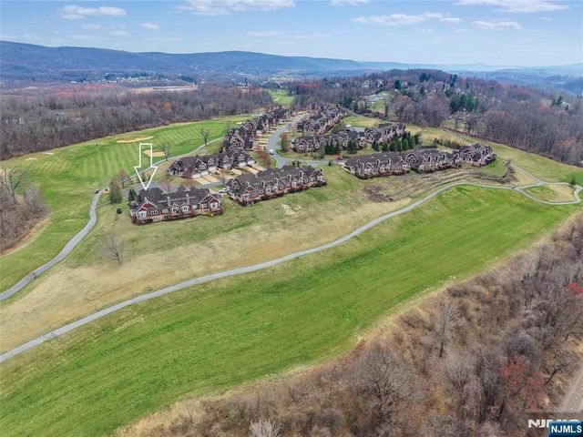 19 Rockhall Court, Hamburg, NJ 07419