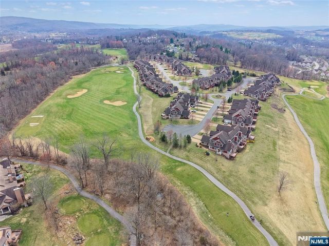19 Rockhall Court, Hamburg, NJ 07419