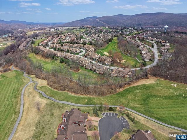 19 Rockhall Court, Hamburg, NJ 07419