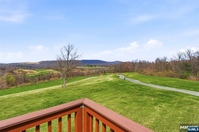 19 Rockhall Court, Hamburg, NJ 07419