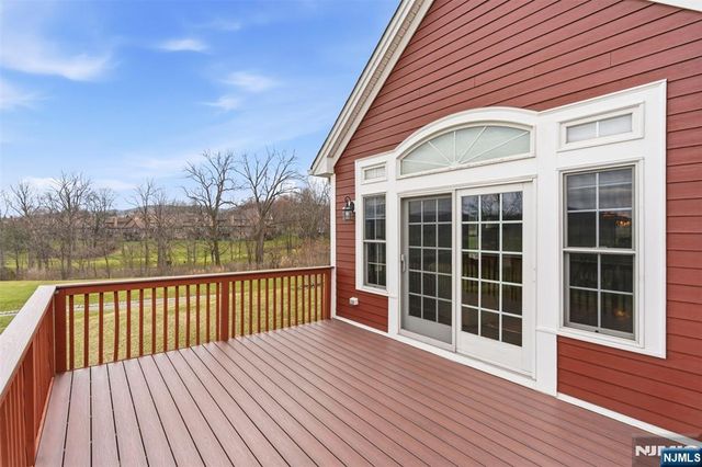 19 Rockhall Court, Hamburg, NJ 07419