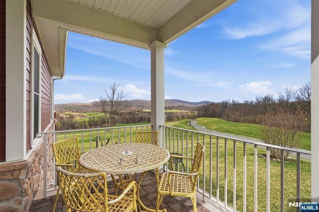 19 Rockhall Court, Hamburg, NJ 07419