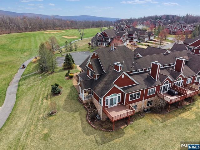 19 Rockhall Court, Hamburg, NJ 07419